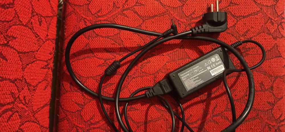 Продам блок питания для ноутбука