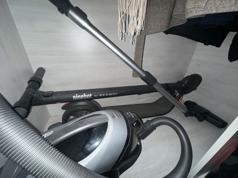 Продам электросамокат Ninebot KickScooter ES