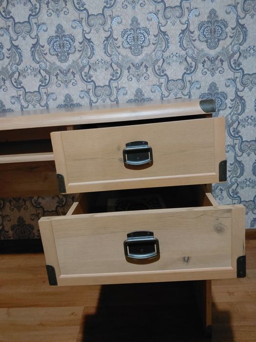Продам компьютерный стол