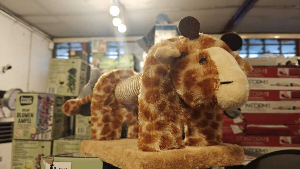 Играчка Драскалка за котка във формата на жираф