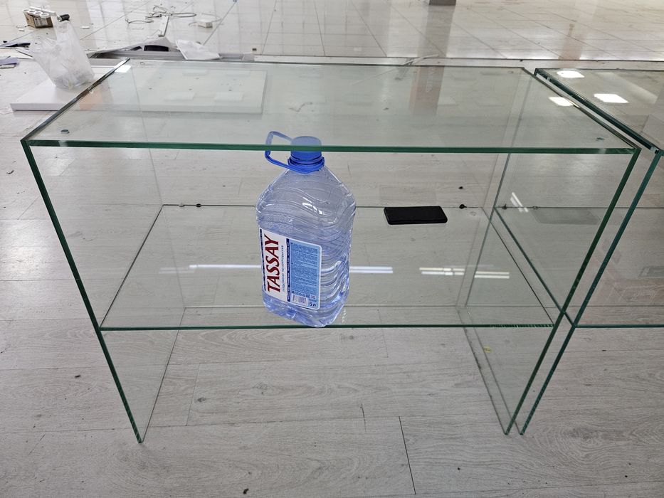 Витрина из стекла