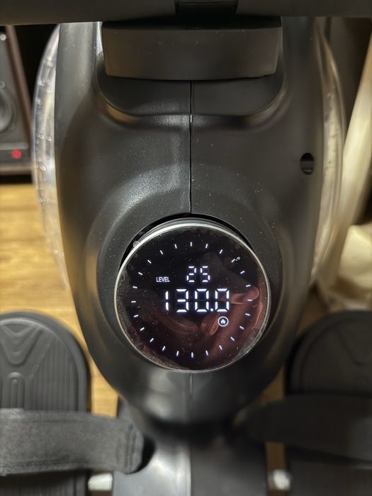 Гребной тренажер Genau RW500 Hydro