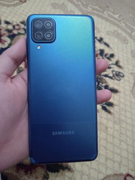 Samsung a. 12. Holati urta