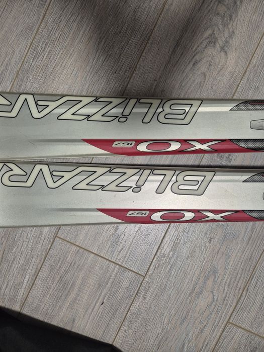 Echipament schi:casca,clapari,schiuri