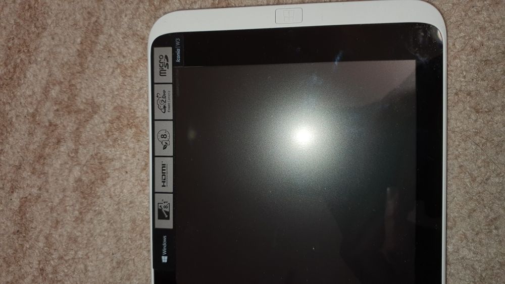 Продавам таблет ACER W3