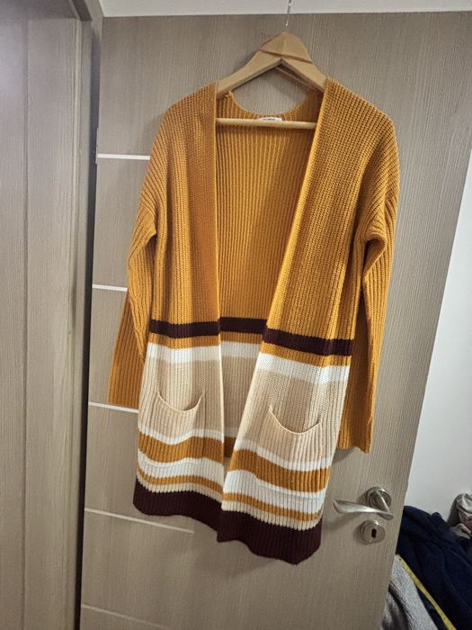 Дълга жиретка в цвят горчица