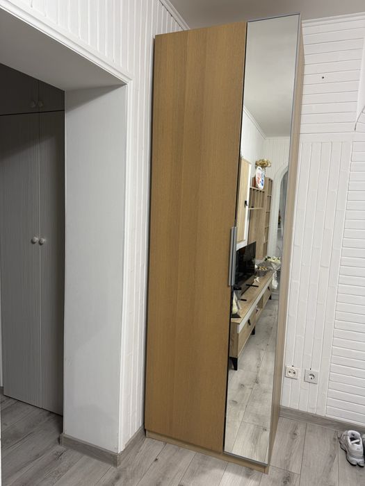 Vând dulap cu oglindă