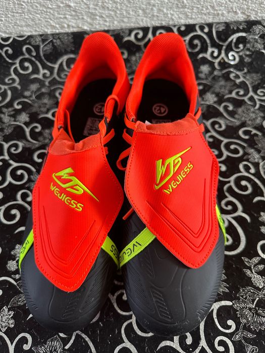 Футболни Бутонки