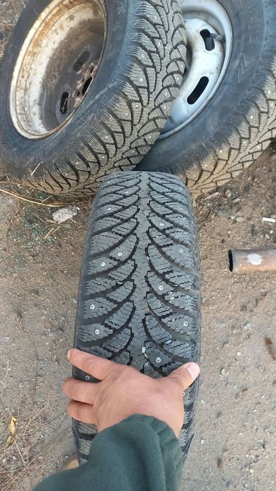 Продам шины  срочно
