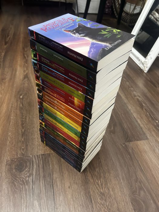 pisicile razboinice (vol 7-25) CITITI DESCRIEREA