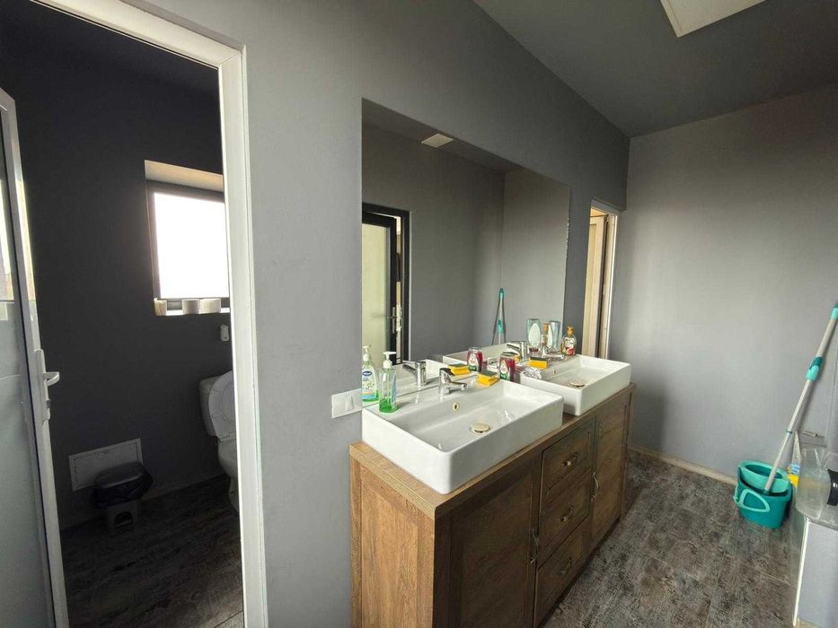 Inchiriez spatiu birouri