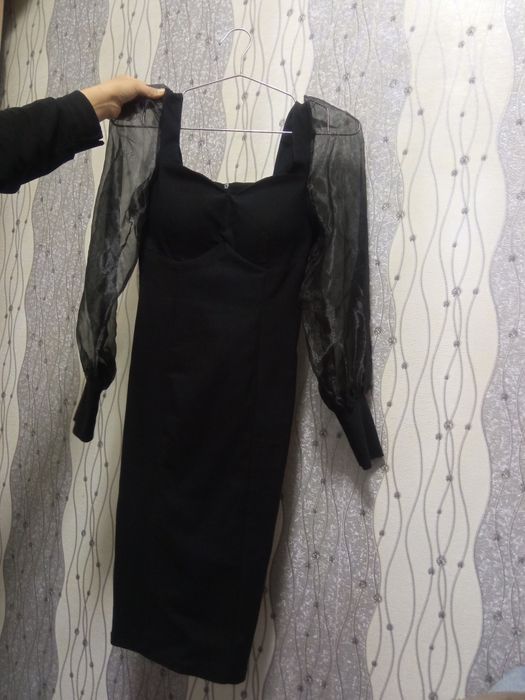 Вечернее черное платье