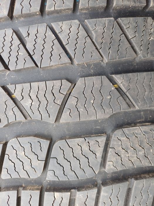 Гуми 255/35/19 Континентал