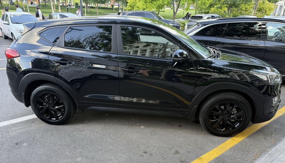 HYUNDAI TUCSON Black Piano Автомобиль