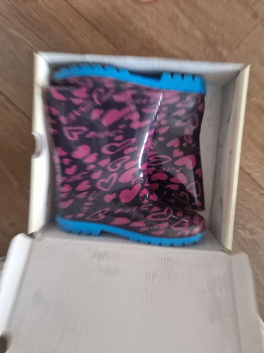 Резиновая обувь на девочку