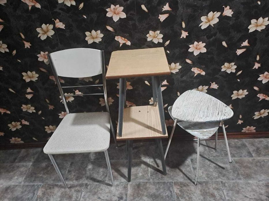 Стулья  советского производства  ,кресла , шкаф и другое