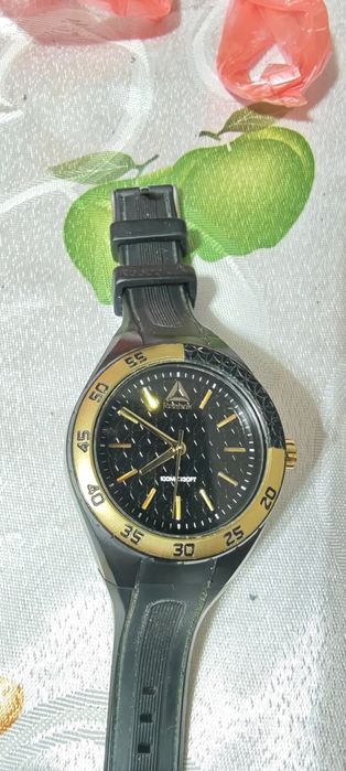 Часовник REEBOK оригинален