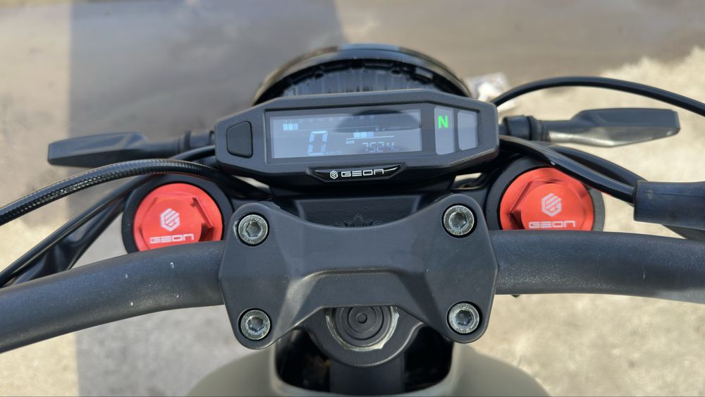 Продам мотоцикл geon scr 250