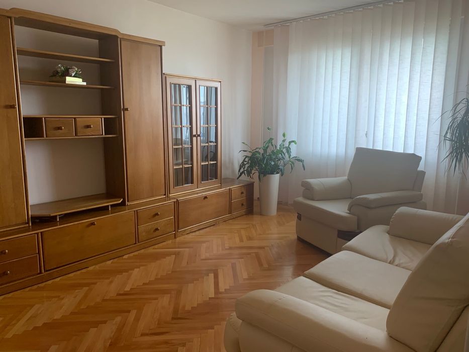 Inchiriez apartament