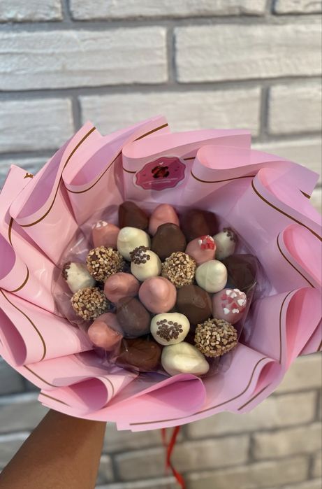 клубника в шоколаде букет