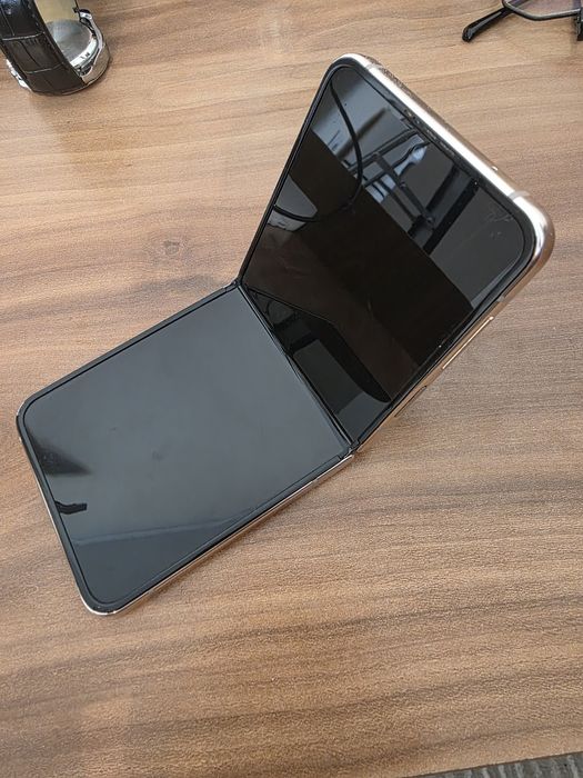 Samsung galaxy flip 4