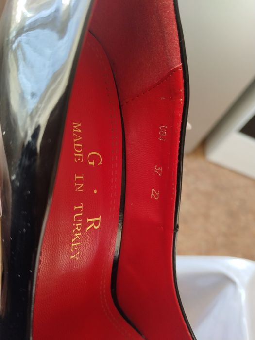 Продам туфли на высоком каблуке