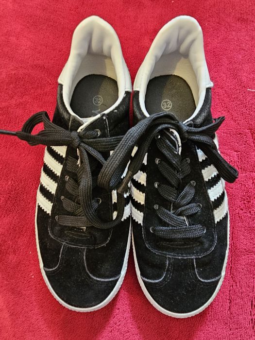 Vand adidasi fete, marimea 32