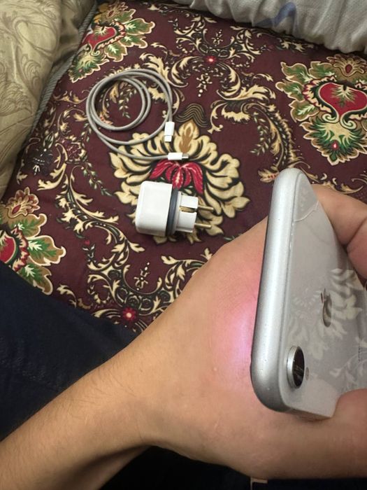 Iphone xr rodnoy xamma narsa ishlaydi