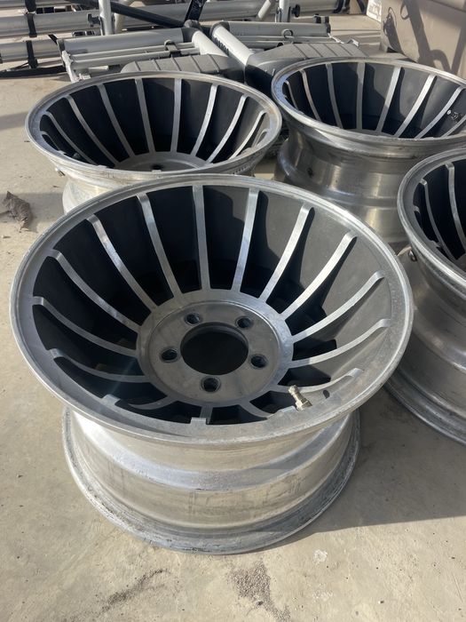 Джанти  джип и американски 15/8,5j  huracan