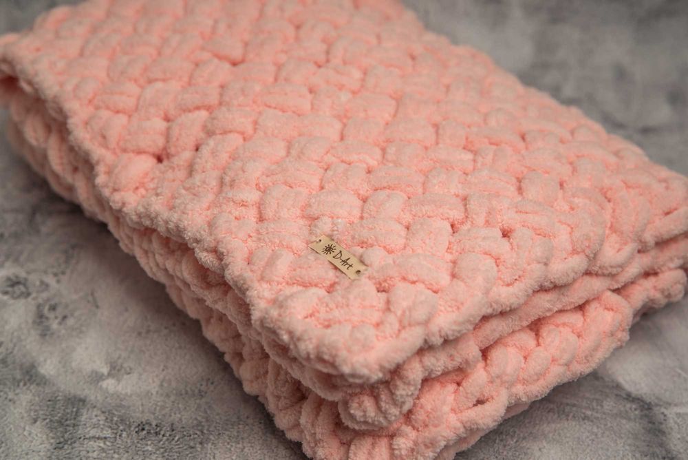 Пухено бебешко одеало от прежда Alize Puffy