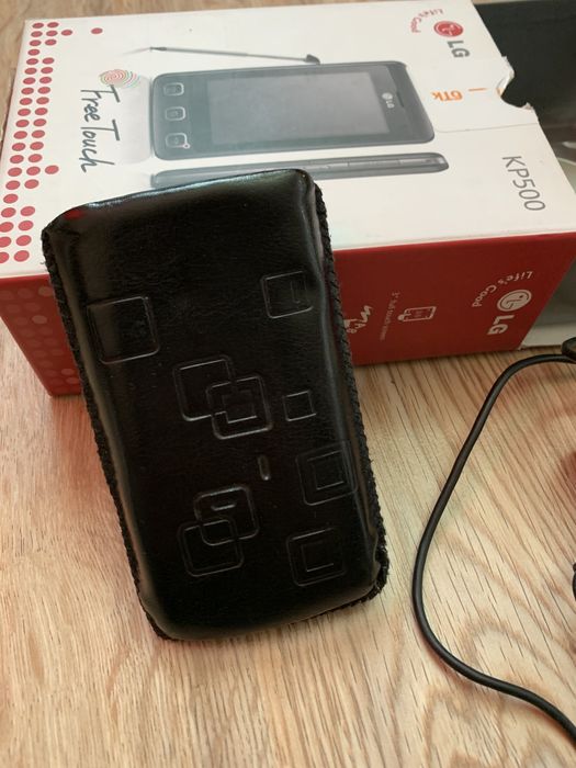 Телефон LG KP500 черен с калъф