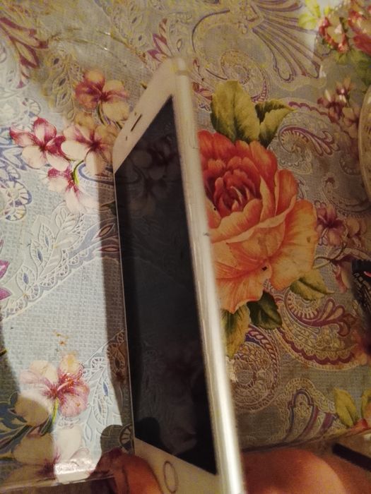 Продам телефон айфон