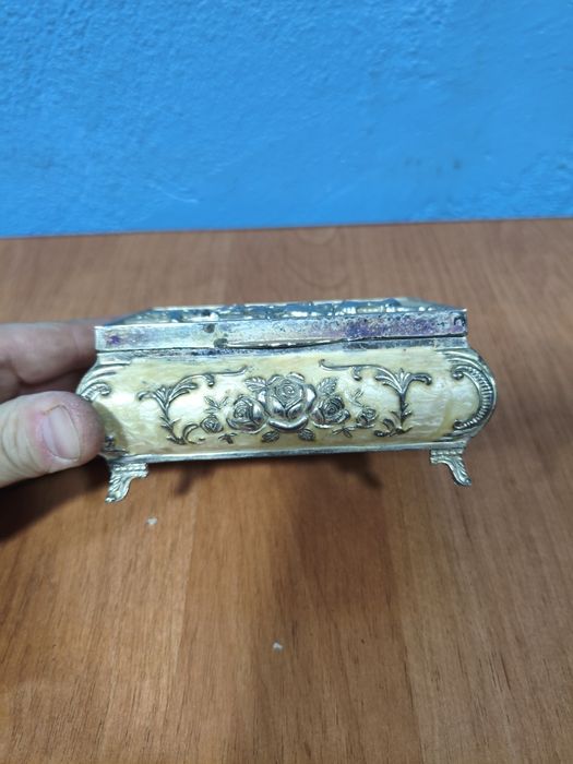 Винтажная шкатулка