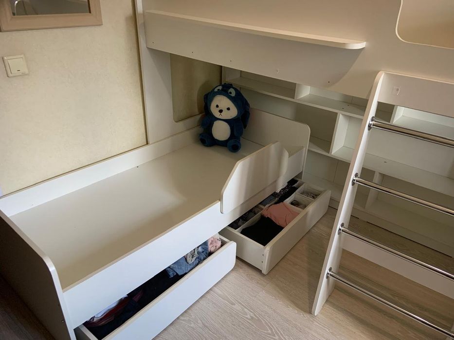 Двухъярусная кровать