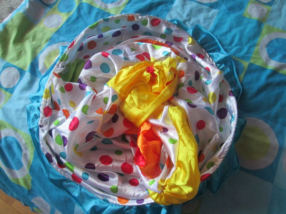 rochie vesela  serbari/carnaval fetite