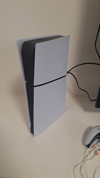 Ps5 Digital 825GB aproape nou + Controler + casti mici gaming.