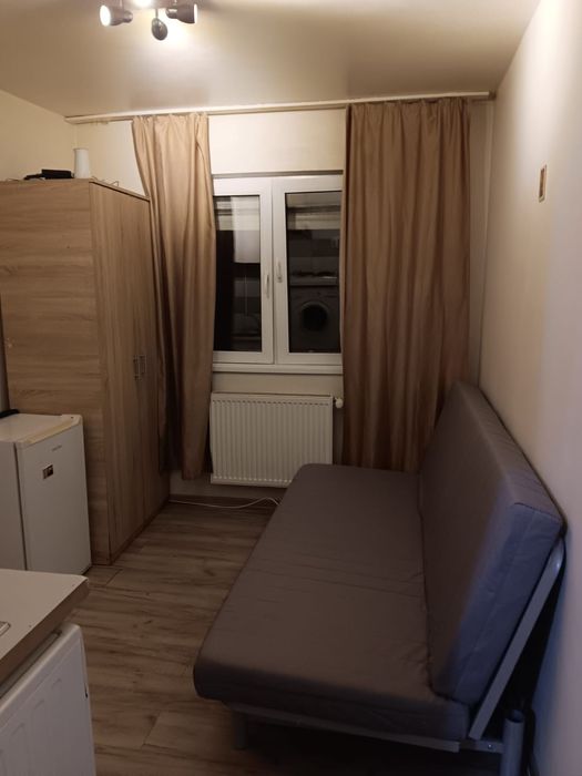 Proprietar, închiriez garsonieră central .