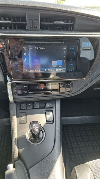 Vând Toyota Auris Hibrid 2018 cu GPL