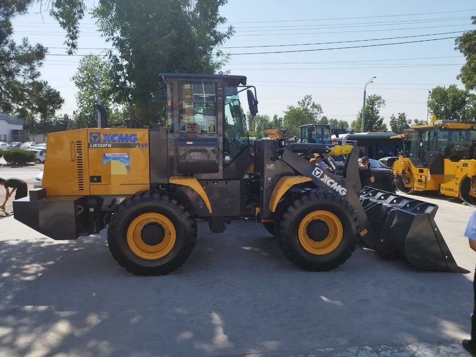 Фронтальный погрузчик XCMG LW300FN