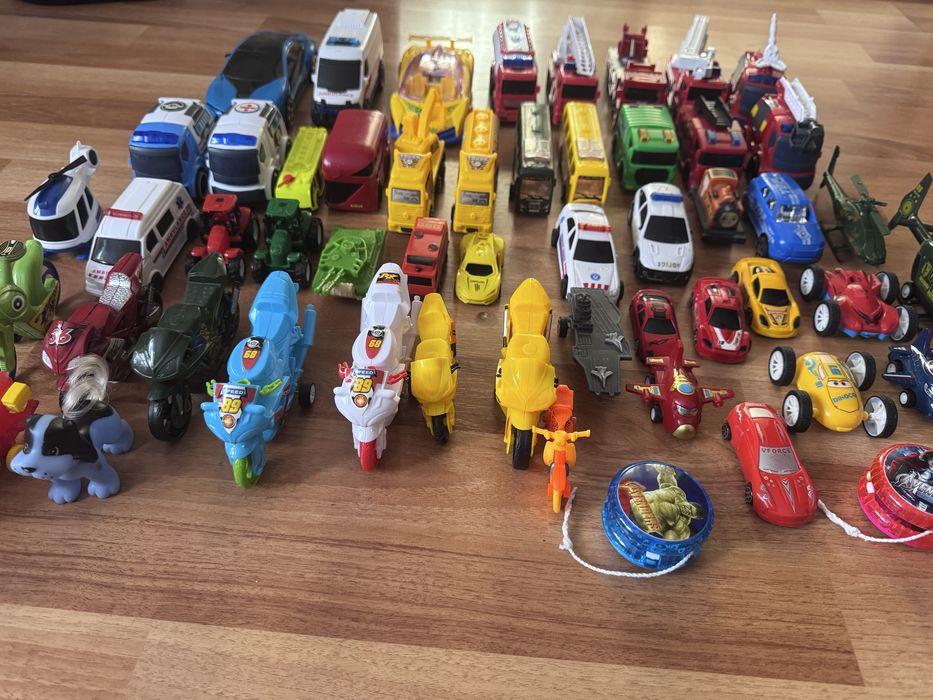 Diverse jucarii de dimensiune mica