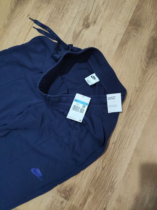 Pantaloni dama Nike mărimea M/L loose fit