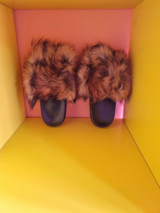 Ункални дамси чехли с естествен косъм!Налични всички номера!