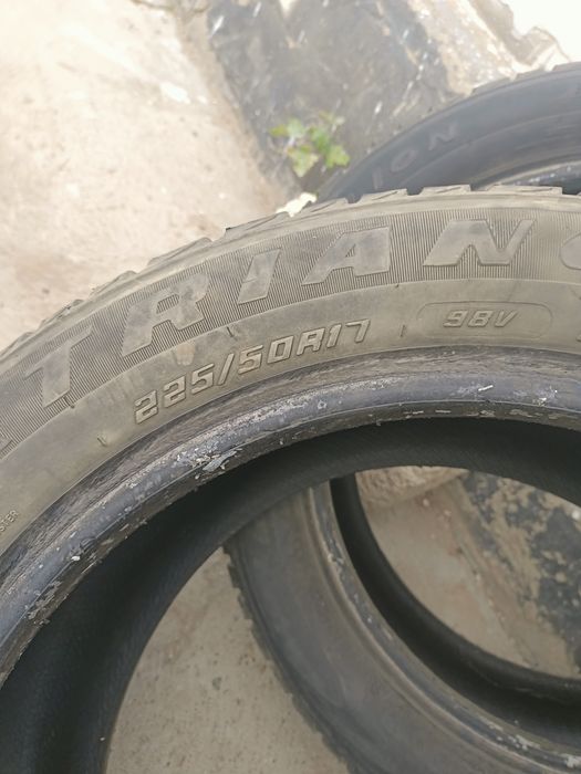 Шины 225/50/17  2шт