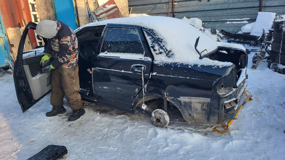 Продам приору в аварийном состоянии