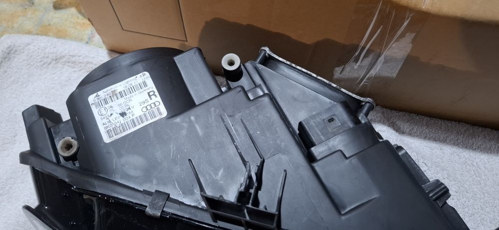 Far dreapta  bixenon  audi a4 b8 2008-2011