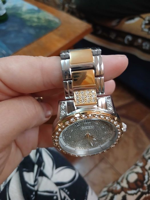 ceas de damă GUESS GUGW1037L2 (sau modelul din seria GUESS Moonlight / Her Demand),