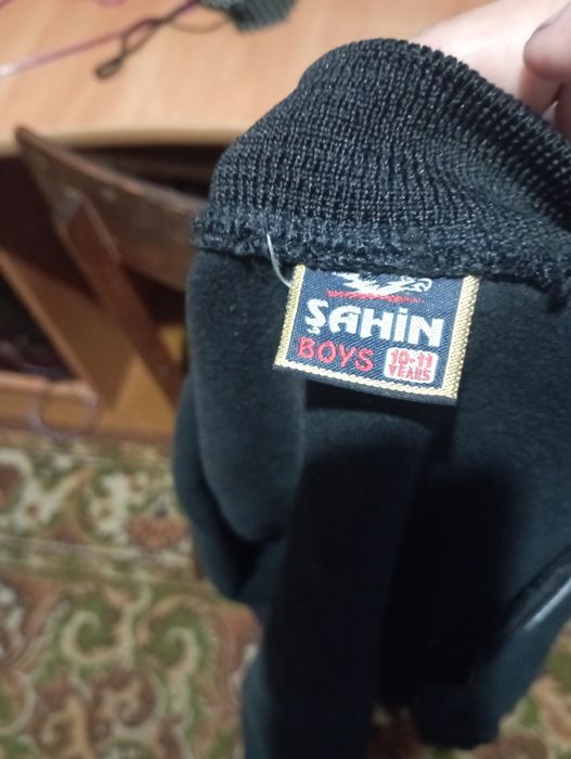 Продам школьный костюм