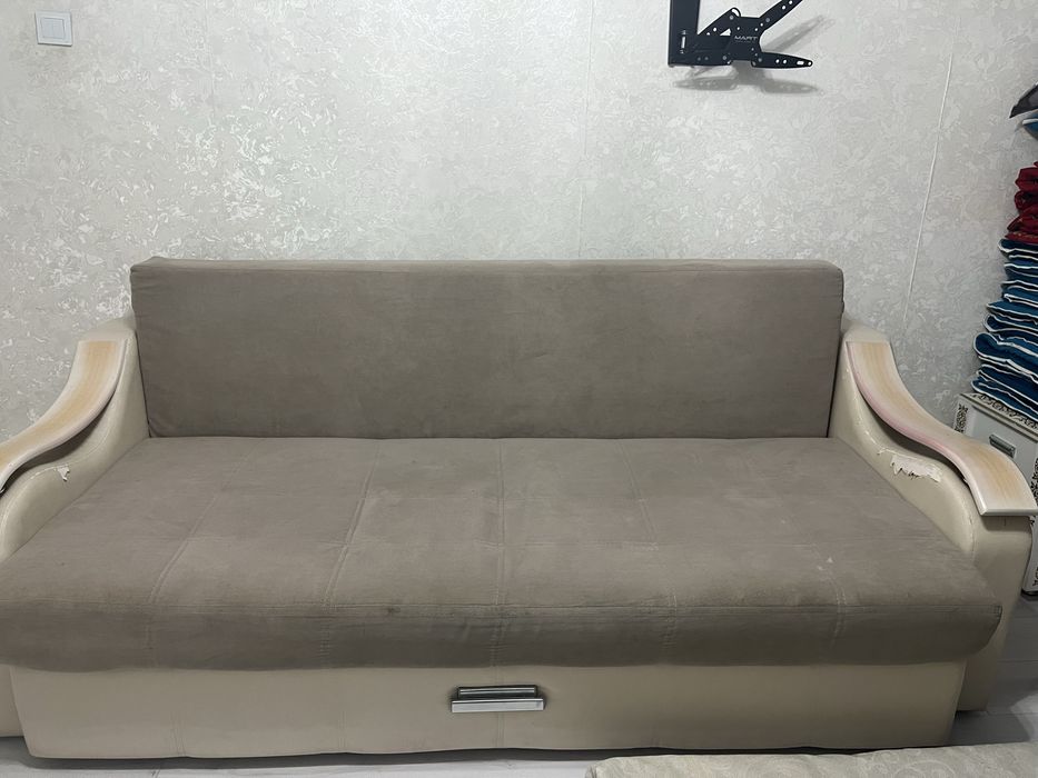 Продаеться 2 растягивающихся дивана!