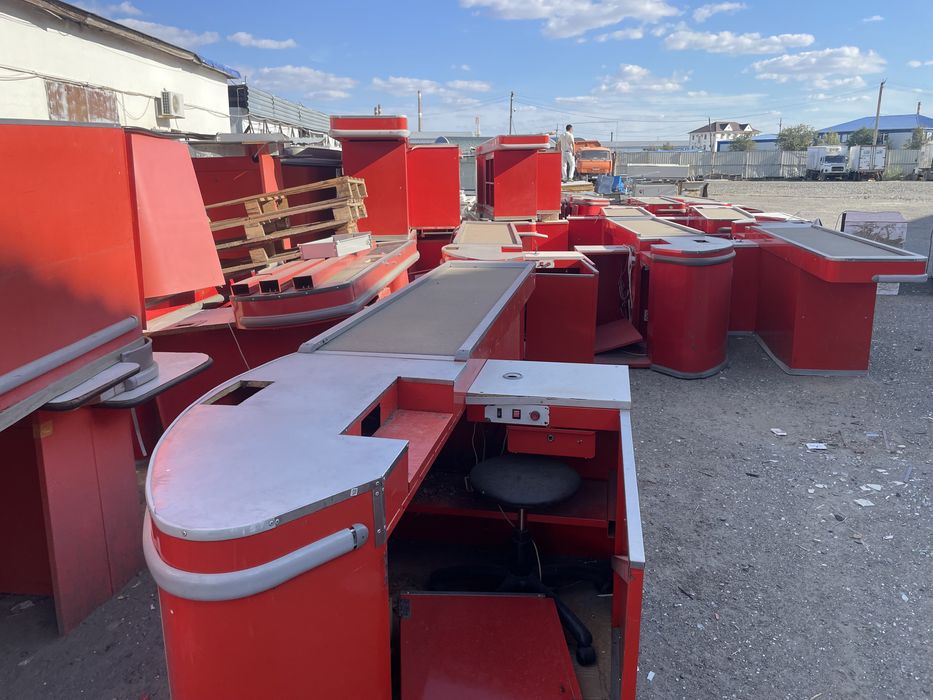 Продается Кассовый бокс (стол). Торг уместен.