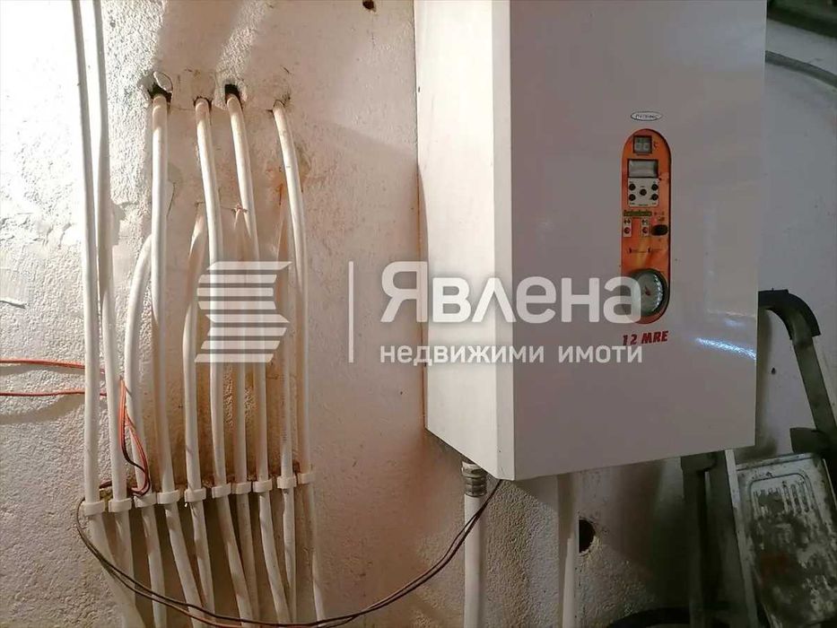 Продава Къща с. Костенец